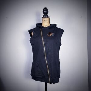 NWOT Medium Black Cross-Zip Sleeveless Hoodie